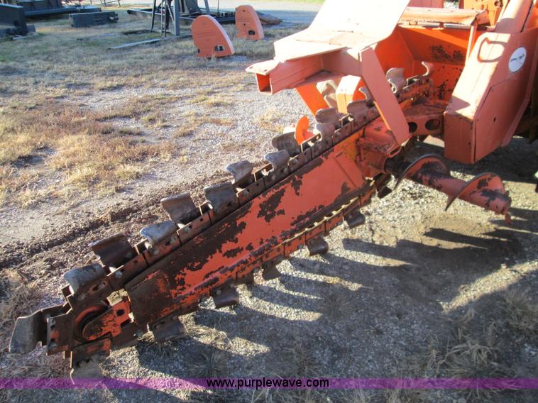 image for item I8678 Case Davis 550 Road Run'r trencher