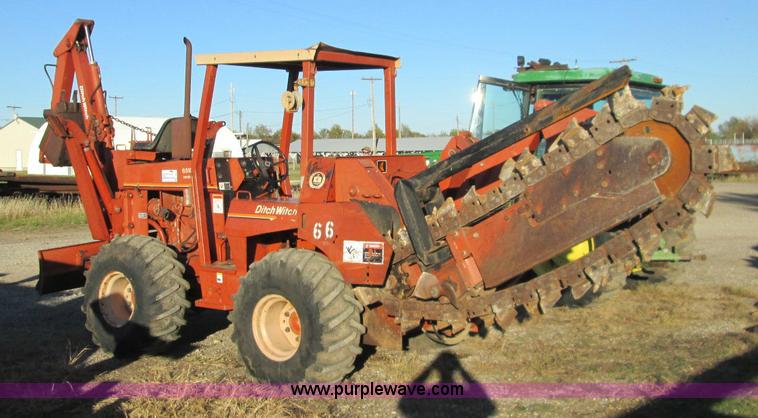 image for item I8679 1985 Ditch Witch 6510DD trencher