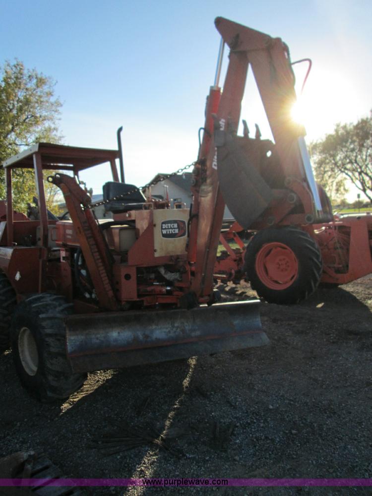 image for item I8679 1985 Ditch Witch 6510DD trencher