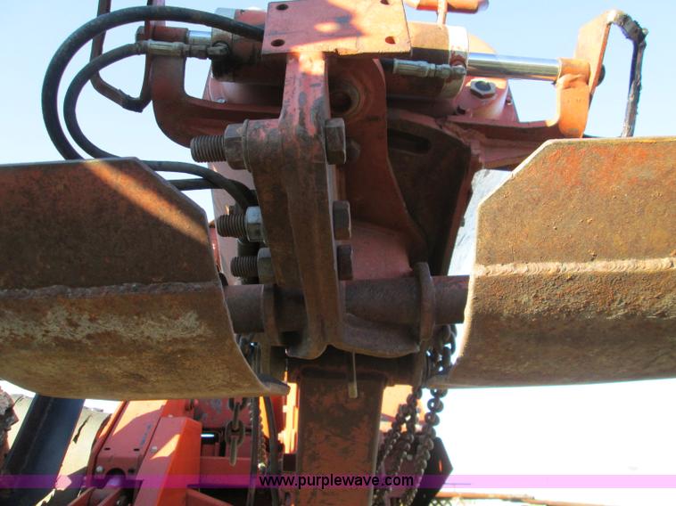 image for item I8679 1985 Ditch Witch 6510DD trencher