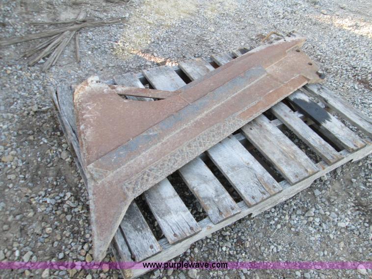 image for item I8679 1985 Ditch Witch 6510DD trencher