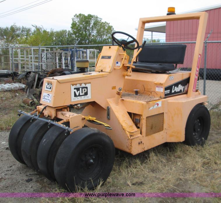 image for item I8683 2001 Lee Boy 420 pneumatic roller