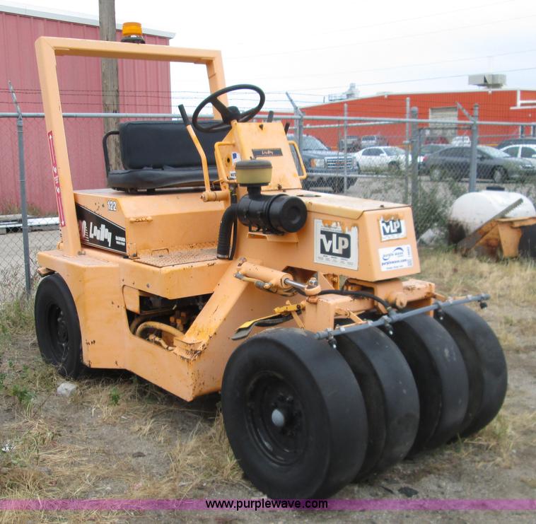 image for item I8683 2001 Lee Boy 420 pneumatic roller