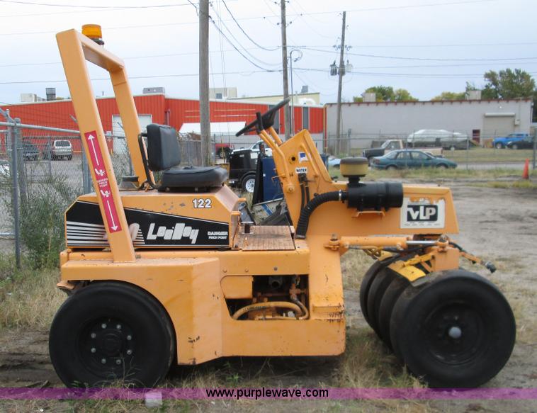 image for item I8683 2001 Lee Boy 420 pneumatic roller