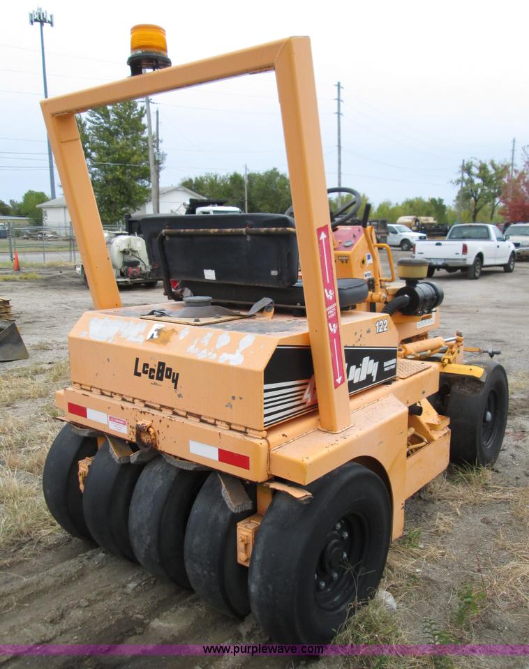 image for item I8683 2001 Lee Boy 420 pneumatic roller