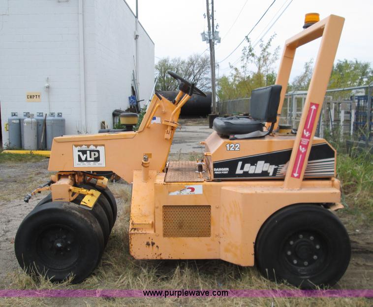 image for item I8683 2001 Lee Boy 420 pneumatic roller