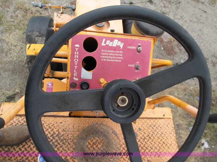 image for item I8683 2001 Lee Boy 420 pneumatic roller