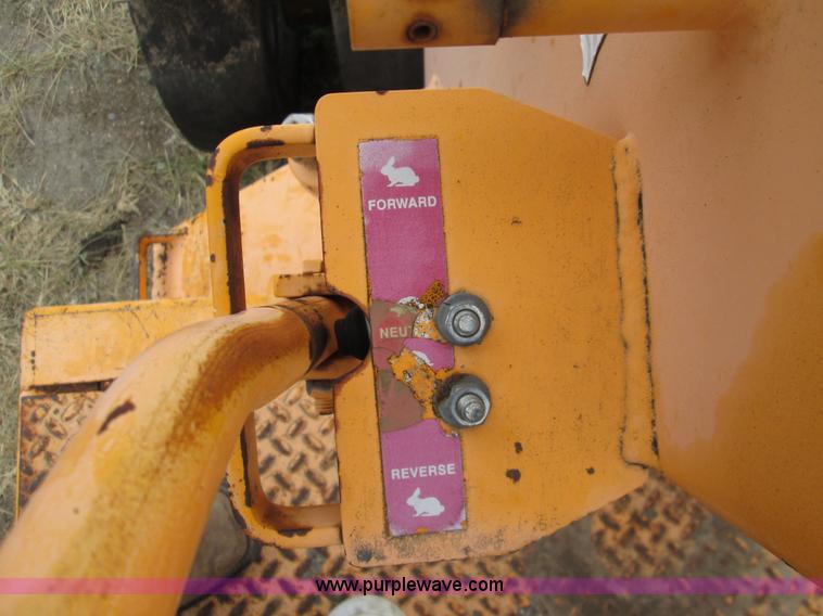 image for item I8683 2001 Lee Boy 420 pneumatic roller