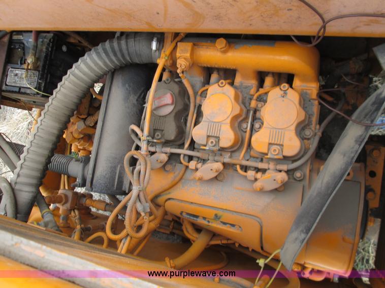 image for item I8683 2001 Lee Boy 420 pneumatic roller