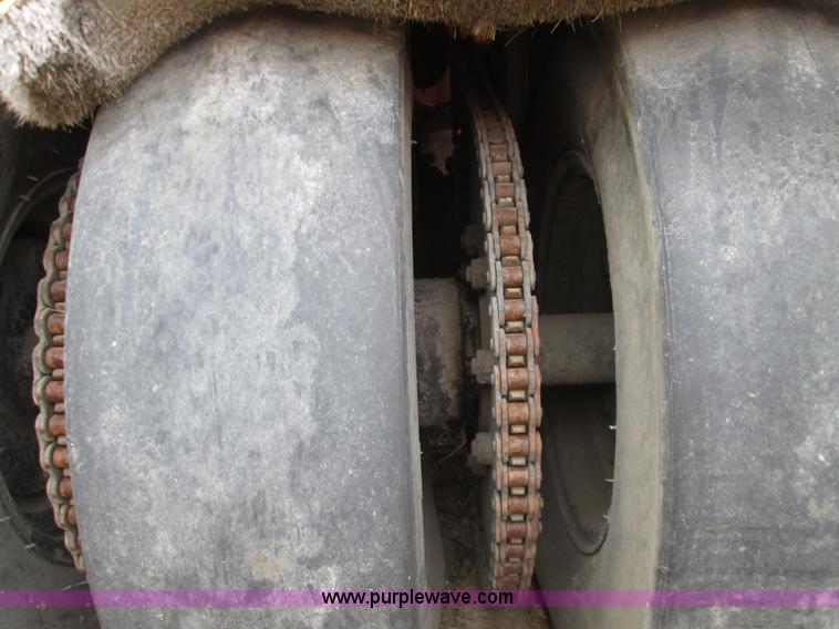 image for item I8683 2001 Lee Boy 420 pneumatic roller