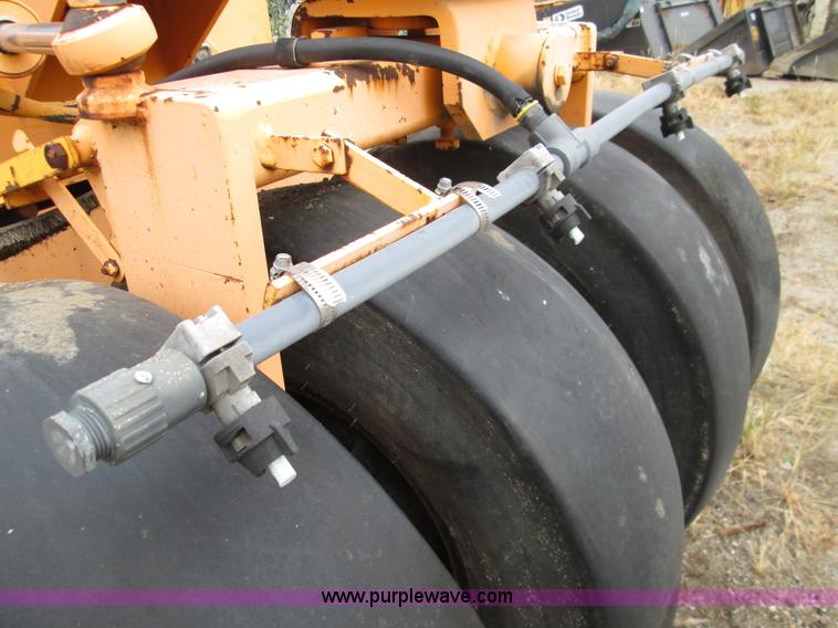 image for item I8683 2001 Lee Boy 420 pneumatic roller