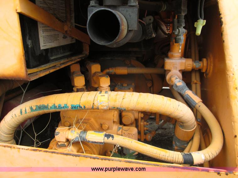 image for item I8683 2001 Lee Boy 420 pneumatic roller