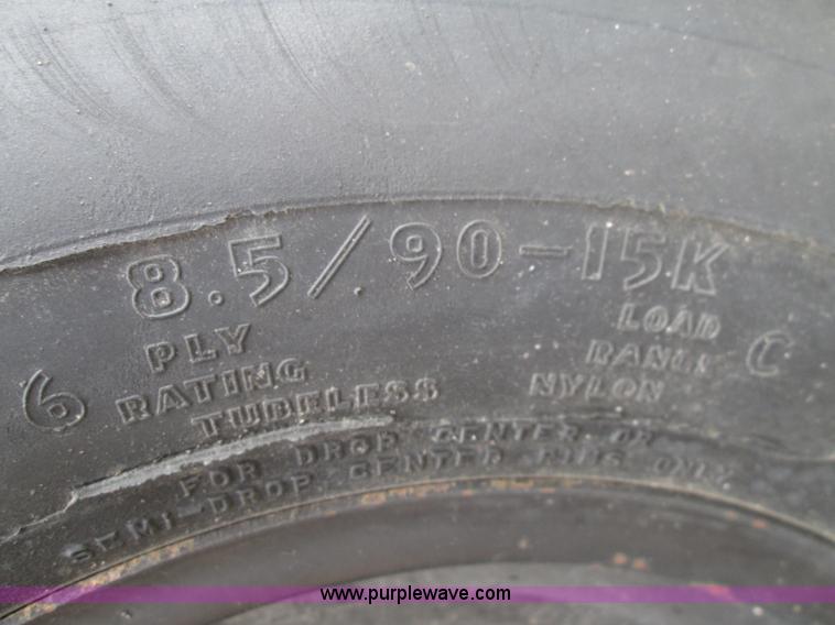 image for item I8683 2001 Lee Boy 420 pneumatic roller