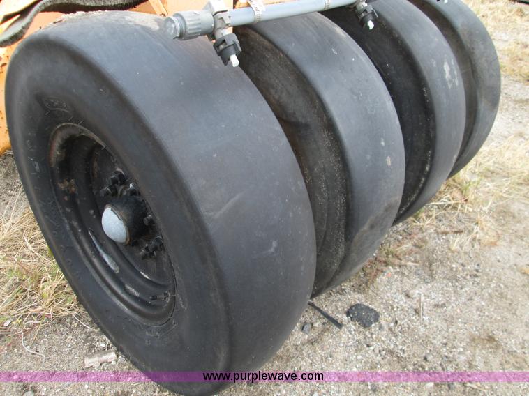 image for item I8683 2001 Lee Boy 420 pneumatic roller