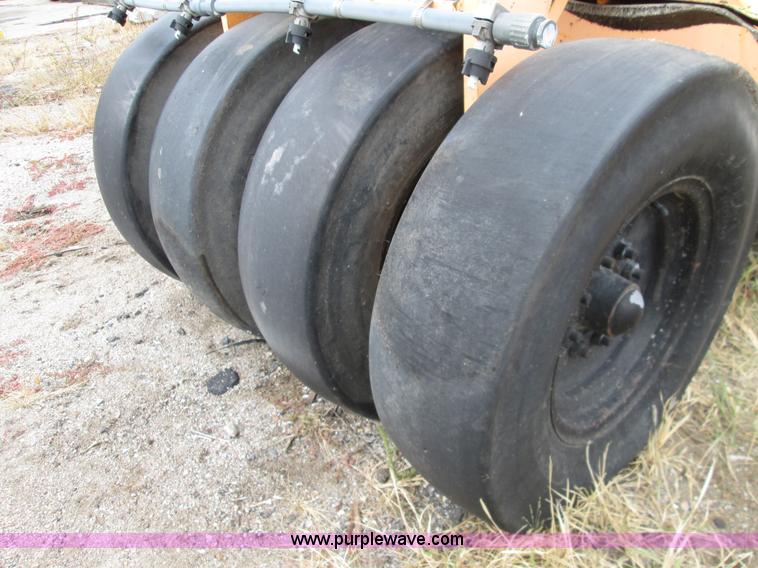 image for item I8683 2001 Lee Boy 420 pneumatic roller