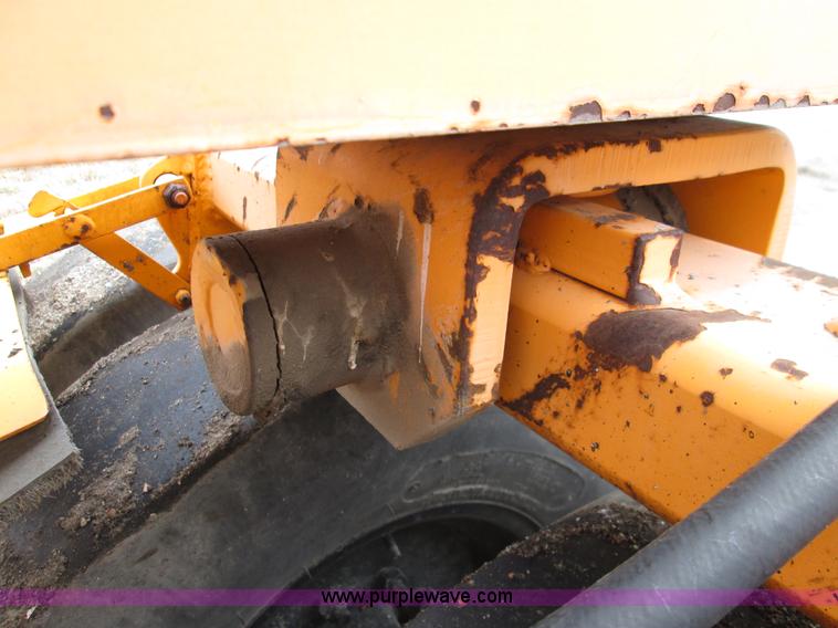 image for item I8683 2001 Lee Boy 420 pneumatic roller