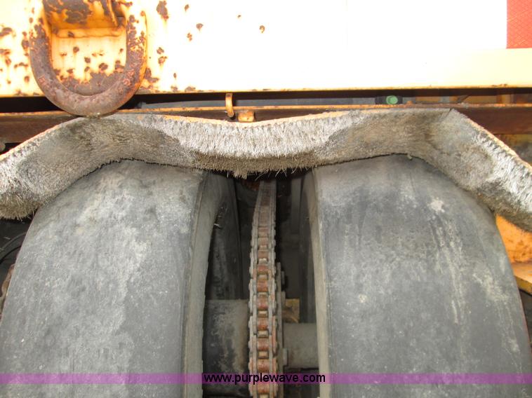 image for item I8683 2001 Lee Boy 420 pneumatic roller