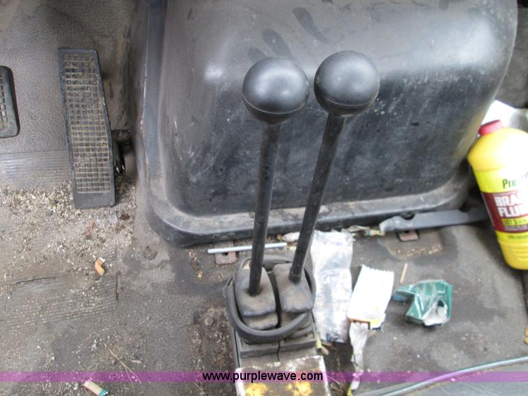 image for item I8687 1989 Ford F700 roll back truck