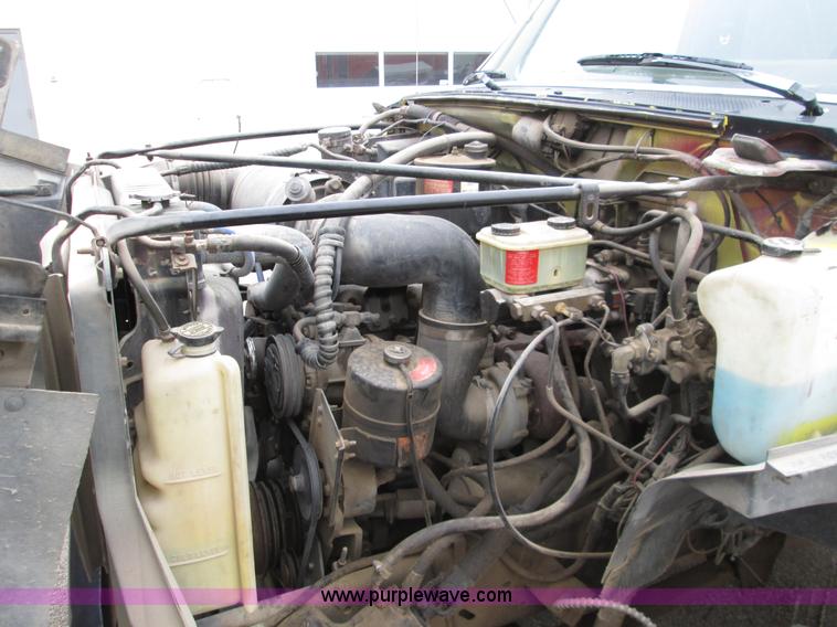 image for item I8687 1989 Ford F700 roll back truck