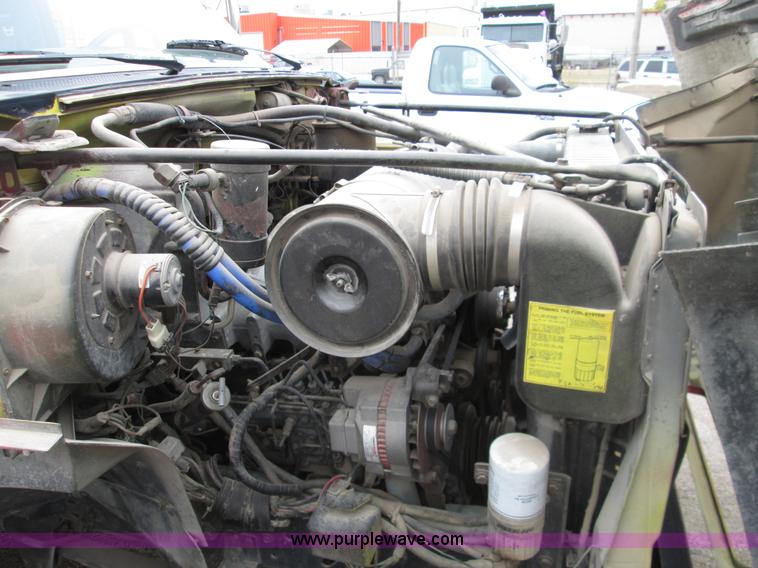 image for item I8687 1989 Ford F700 roll back truck