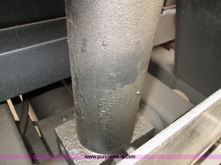 image for item I8687 1989 Ford F700 roll back truck