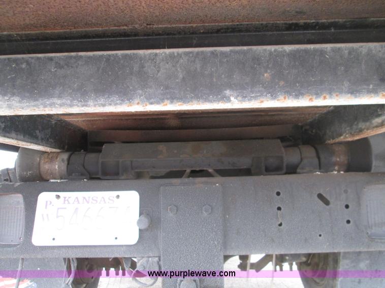 image for item I8687 1989 Ford F700 roll back truck