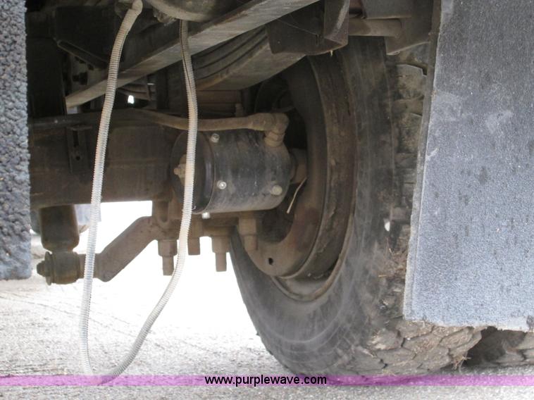 image for item I8687 1989 Ford F700 roll back truck