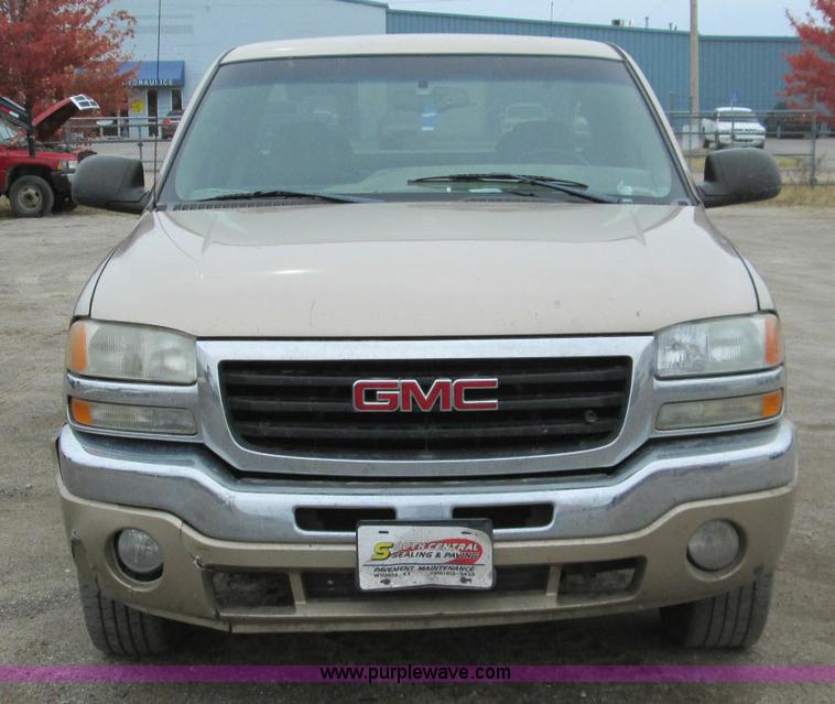 image for item I8691 2004 GMC Sierra 1500 Ext. Cab pickup truck