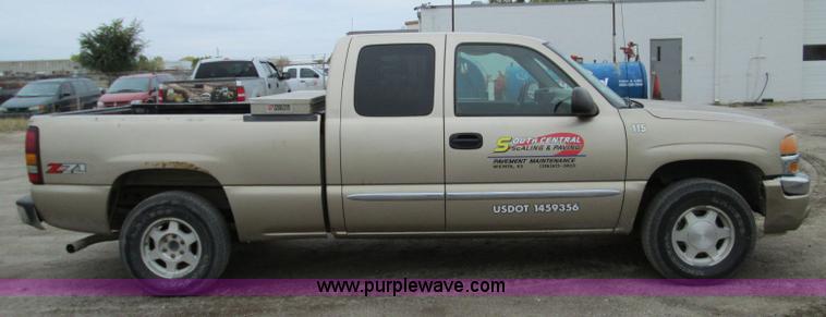 image for item I8691 2004 GMC Sierra 1500 Ext. Cab pickup truck