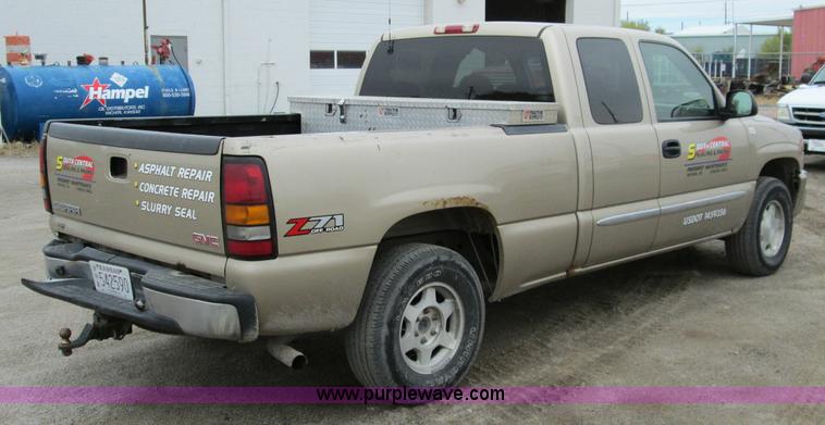 image for item I8691 2004 GMC Sierra 1500 Ext. Cab pickup truck