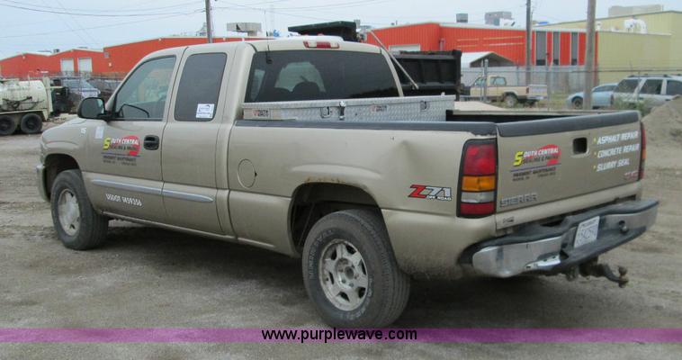 image for item I8691 2004 GMC Sierra 1500 Ext. Cab pickup truck