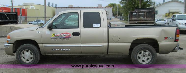 image for item I8691 2004 GMC Sierra 1500 Ext. Cab pickup truck