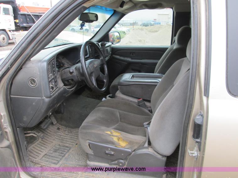 image for item I8691 2004 GMC Sierra 1500 Ext. Cab pickup truck