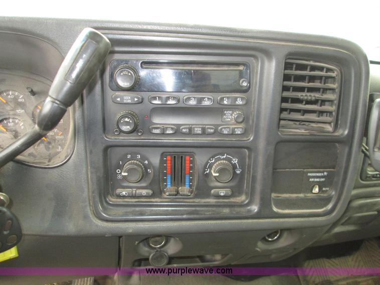 image for item I8691 2004 GMC Sierra 1500 Ext. Cab pickup truck