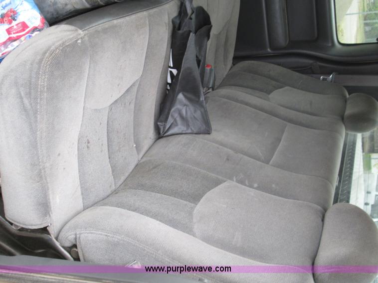 image for item I8691 2004 GMC Sierra 1500 Ext. Cab pickup truck