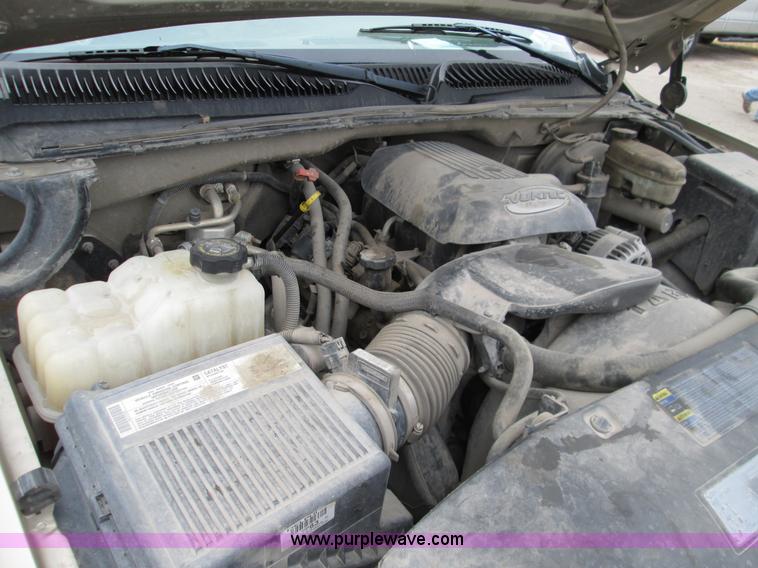 image for item I8691 2004 GMC Sierra 1500 Ext. Cab pickup truck