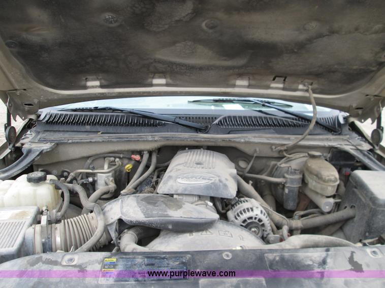 image for item I8691 2004 GMC Sierra 1500 Ext. Cab pickup truck