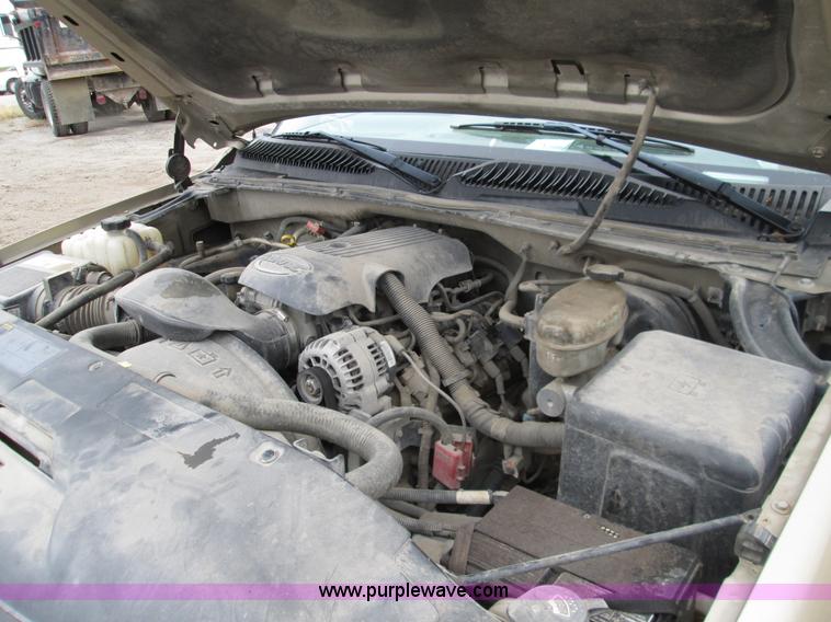 image for item I8691 2004 GMC Sierra 1500 Ext. Cab pickup truck