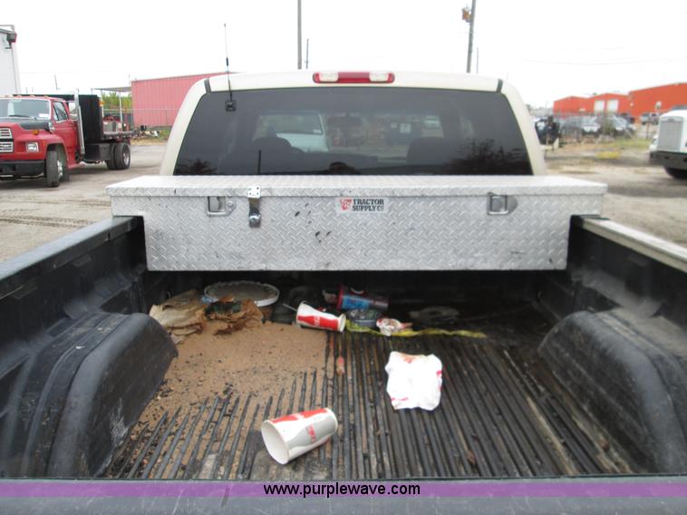 image for item I8691 2004 GMC Sierra 1500 Ext. Cab pickup truck