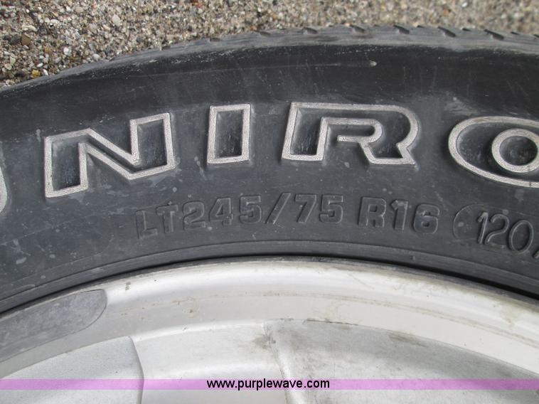 image for item I8691 2004 GMC Sierra 1500 Ext. Cab pickup truck