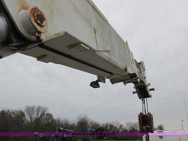 image for item I8880 Drott 1800CC crane