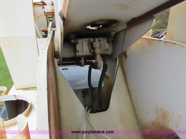 image for item I8880 Drott 1800CC crane