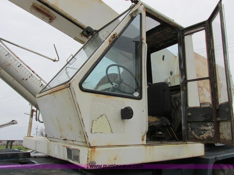 image for item I8880 Drott 1800CC crane