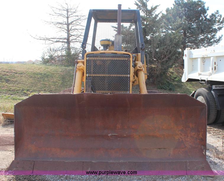 image for item J3175 1978 John Deere 750E dozer