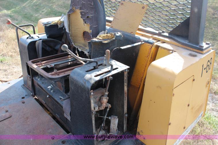 image for item J3175 1978 John Deere 750E dozer