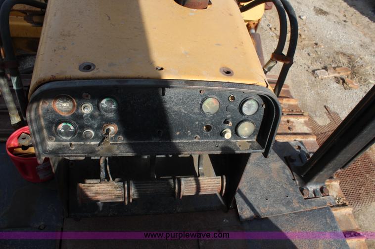 image for item J3175 1978 John Deere 750E dozer