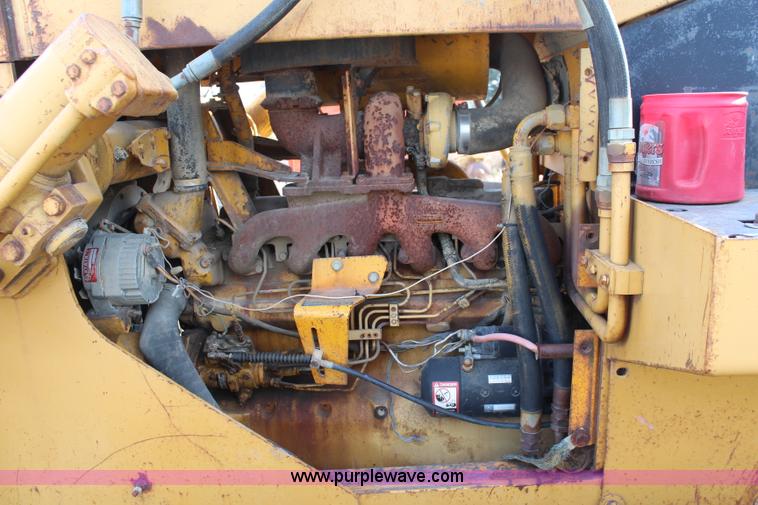 image for item J3175 1978 John Deere 750E dozer