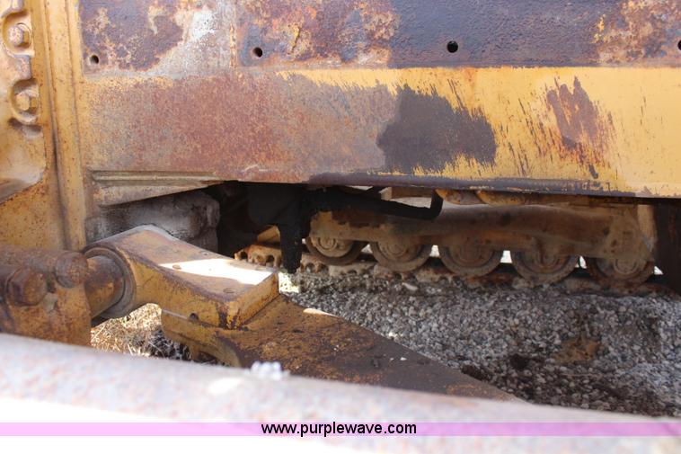 image for item J3175 1978 John Deere 750E dozer