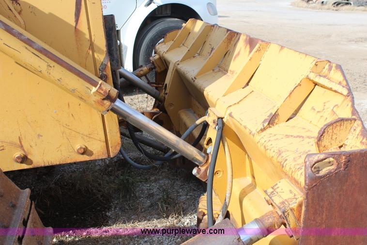 image for item J3175 1978 John Deere 750E dozer