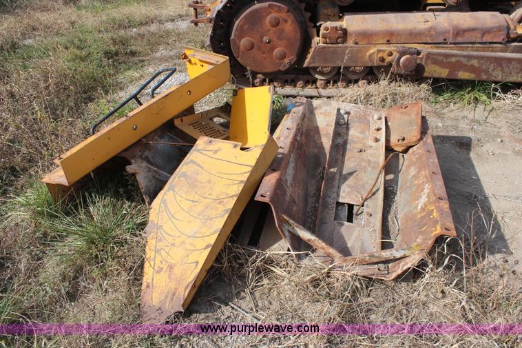 image for item J3175 1978 John Deere 750E dozer